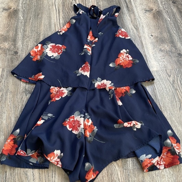 Listicle Women’s Navy Floral Shorts Jumpsuit Romper, Keyhole tie back, size LG - Picture 13 of 14